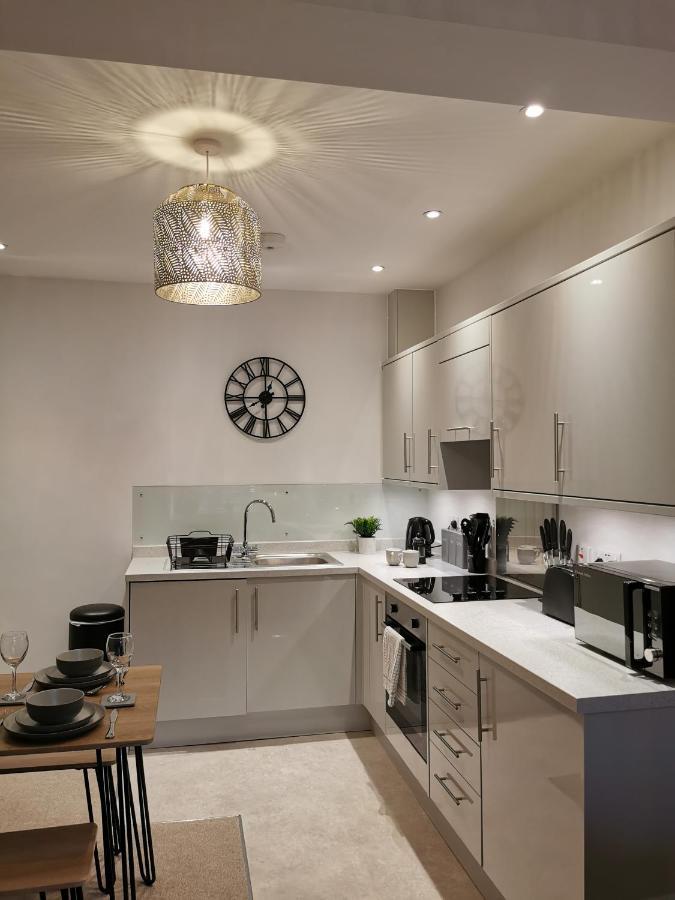 Axiom Apartment - Beautiful Stylish 2 Bed. 첼튼엄 외부 사진