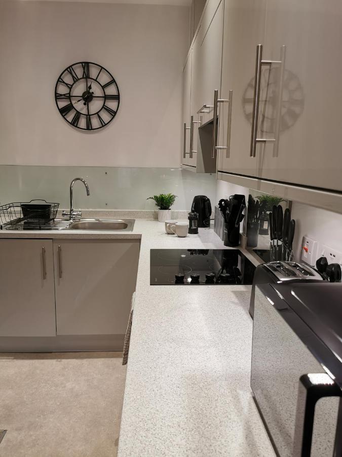 Axiom Apartment - Beautiful Stylish 2 Bed. 첼튼엄 외부 사진