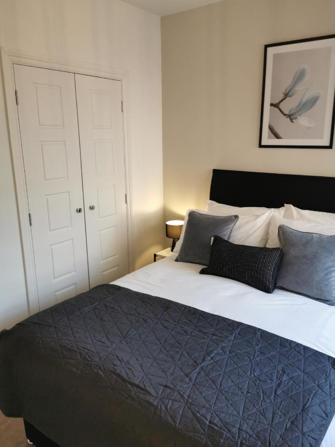 Axiom Apartment - Beautiful Stylish 2 Bed. 첼튼엄 외부 사진