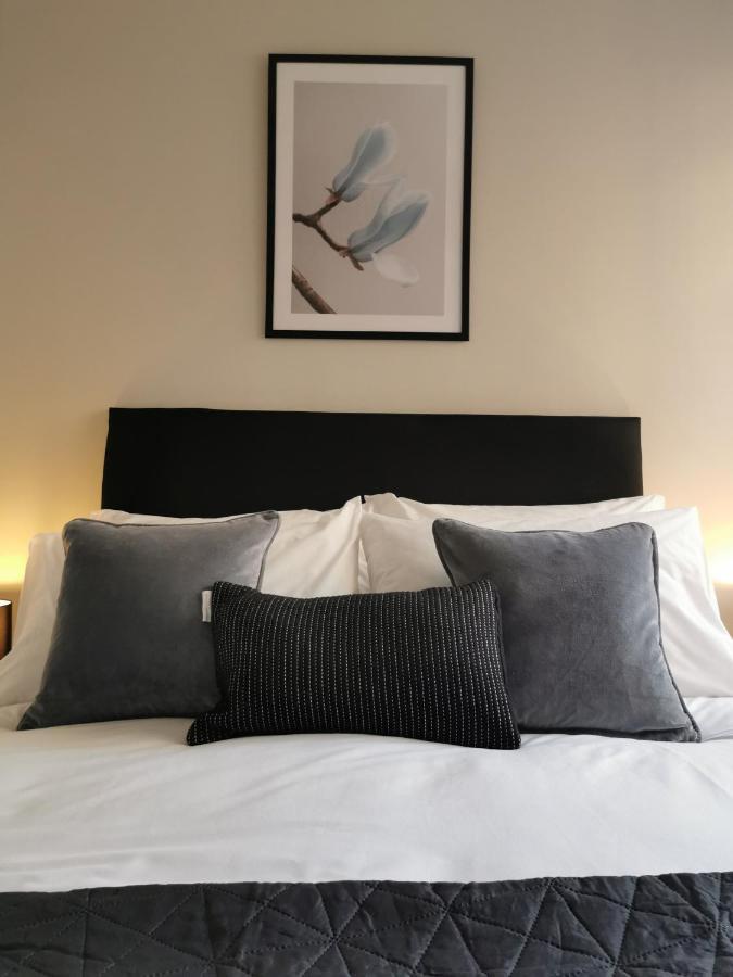 Axiom Apartment - Beautiful Stylish 2 Bed. 첼튼엄 외부 사진